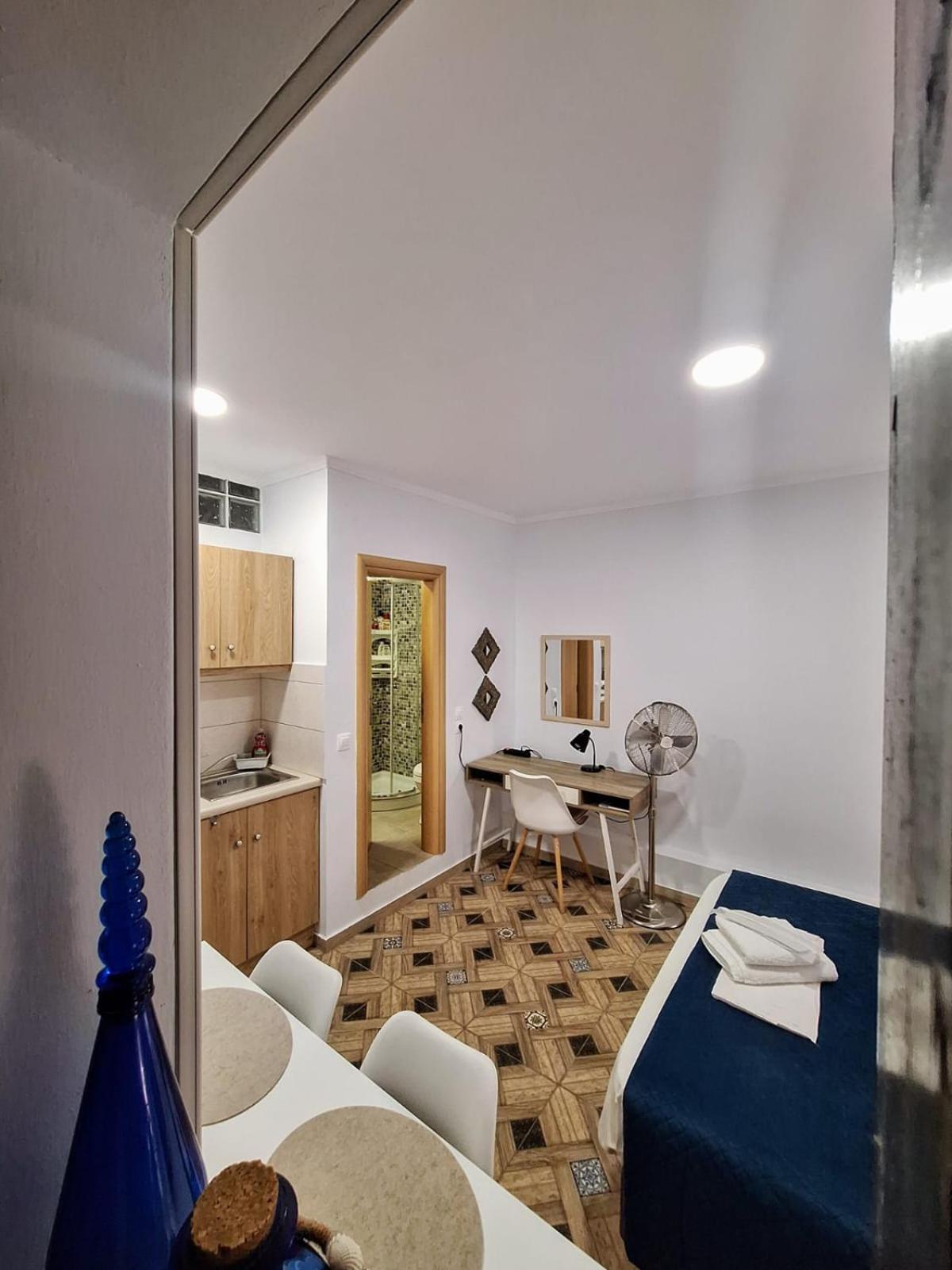 Meltemaki Apartment Mouzakion  ภายนอก รูปภาพ